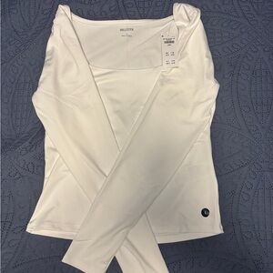 BRAND NEW!! Hollister Long-Sleeve Seamless Fabric Scoop Baby Tee